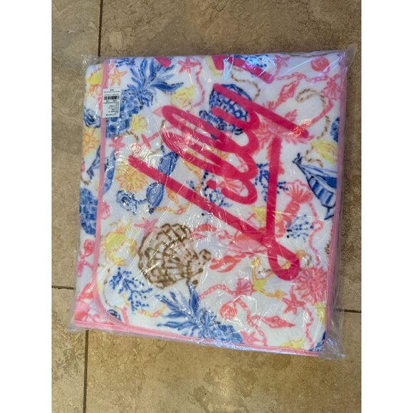 Lilly Pulitzer Clear Plastic Beach Tote & Beach Chair Towel Cover In Barefoot Be - Picture 9 of 9